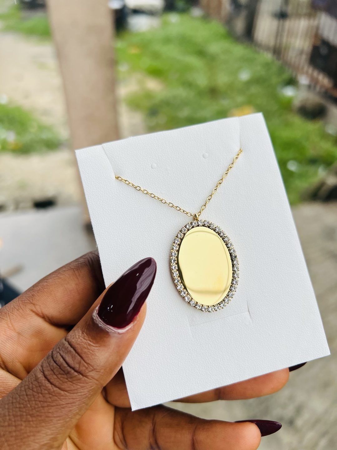Engraved gold oval stoned necklace - Image 3