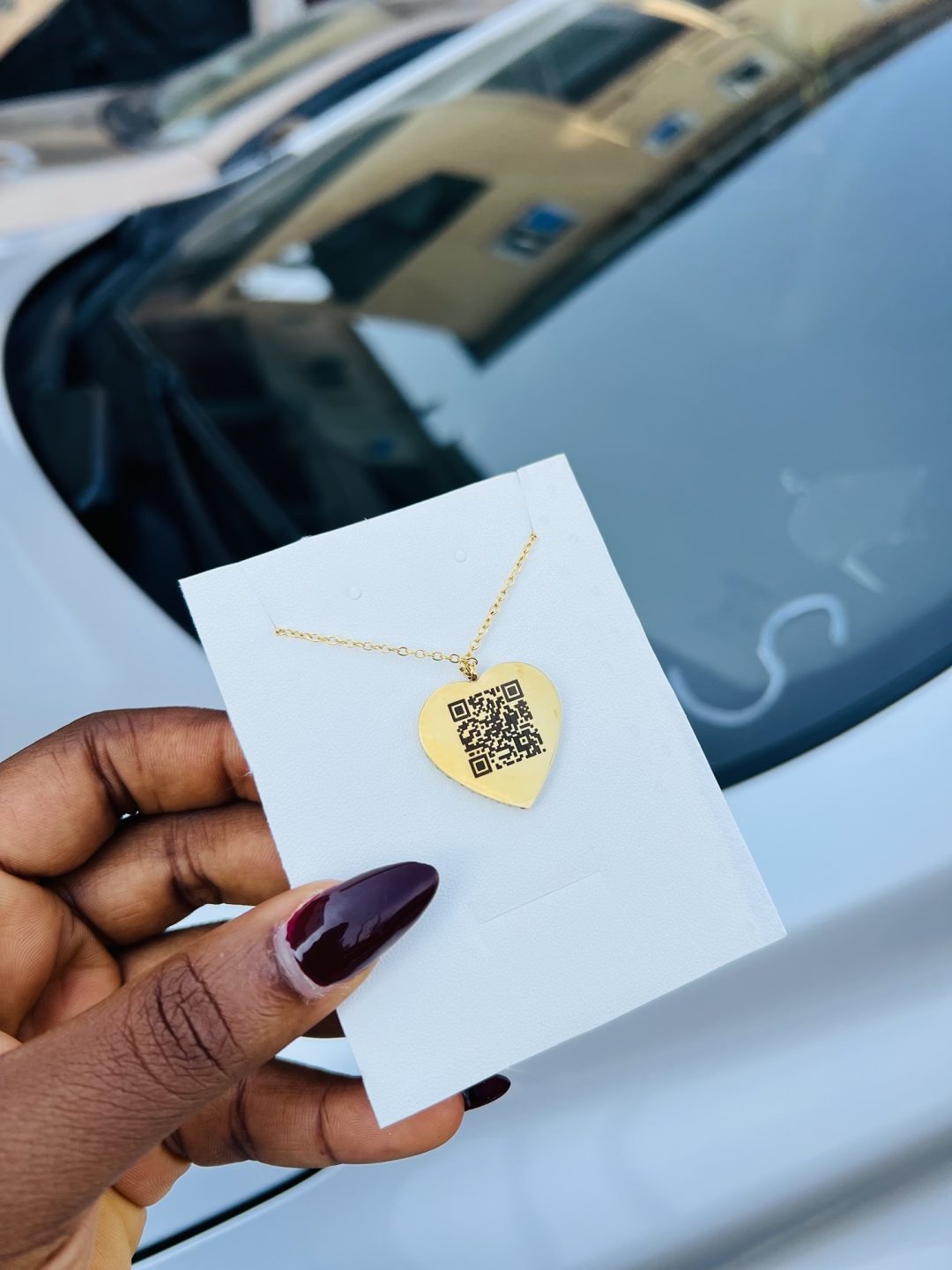 Engraved gold love stoned necklace with barcode - Image 3