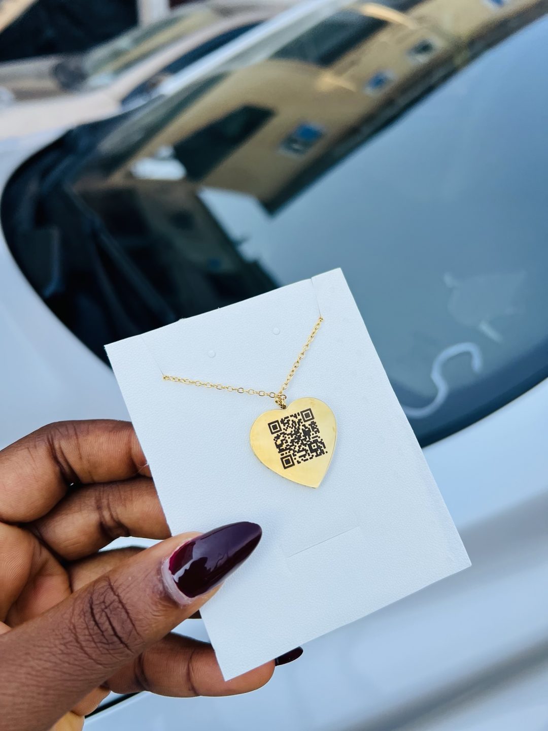 Engraved gold love stoned necklace with barcode - Image 4