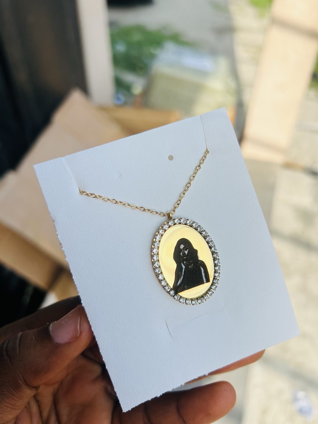 Engraved gold oval stoned picture engraving with barcode - Image 7