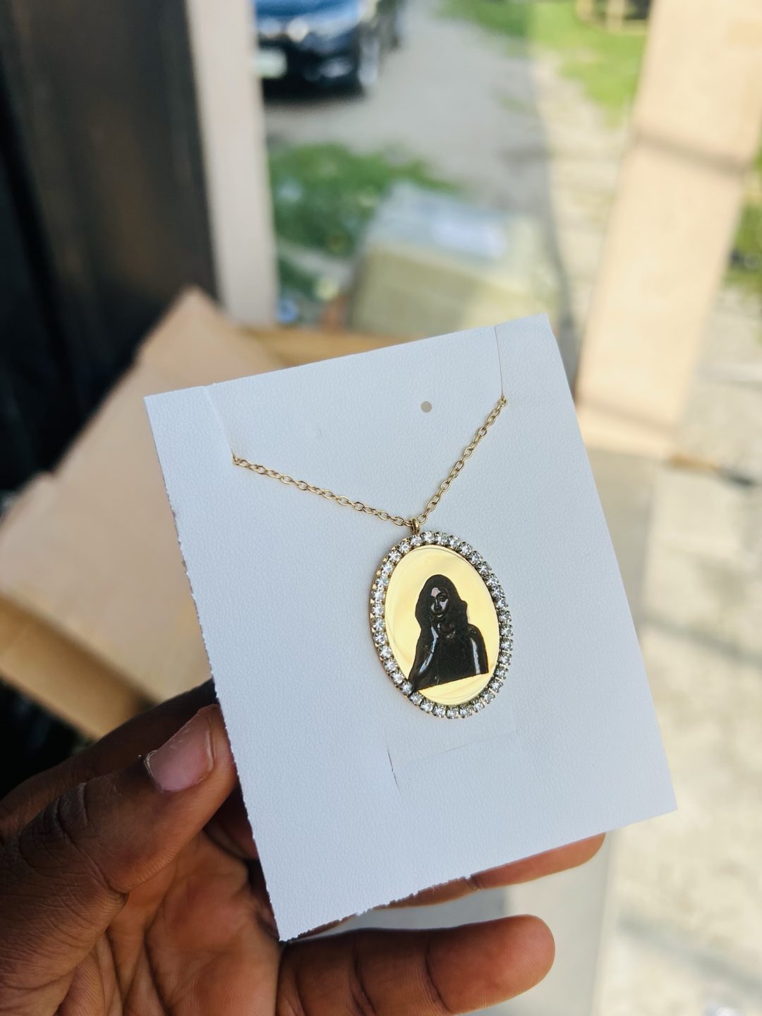 Engraved gold oval stoned picture engraving with barcode - Image 3
