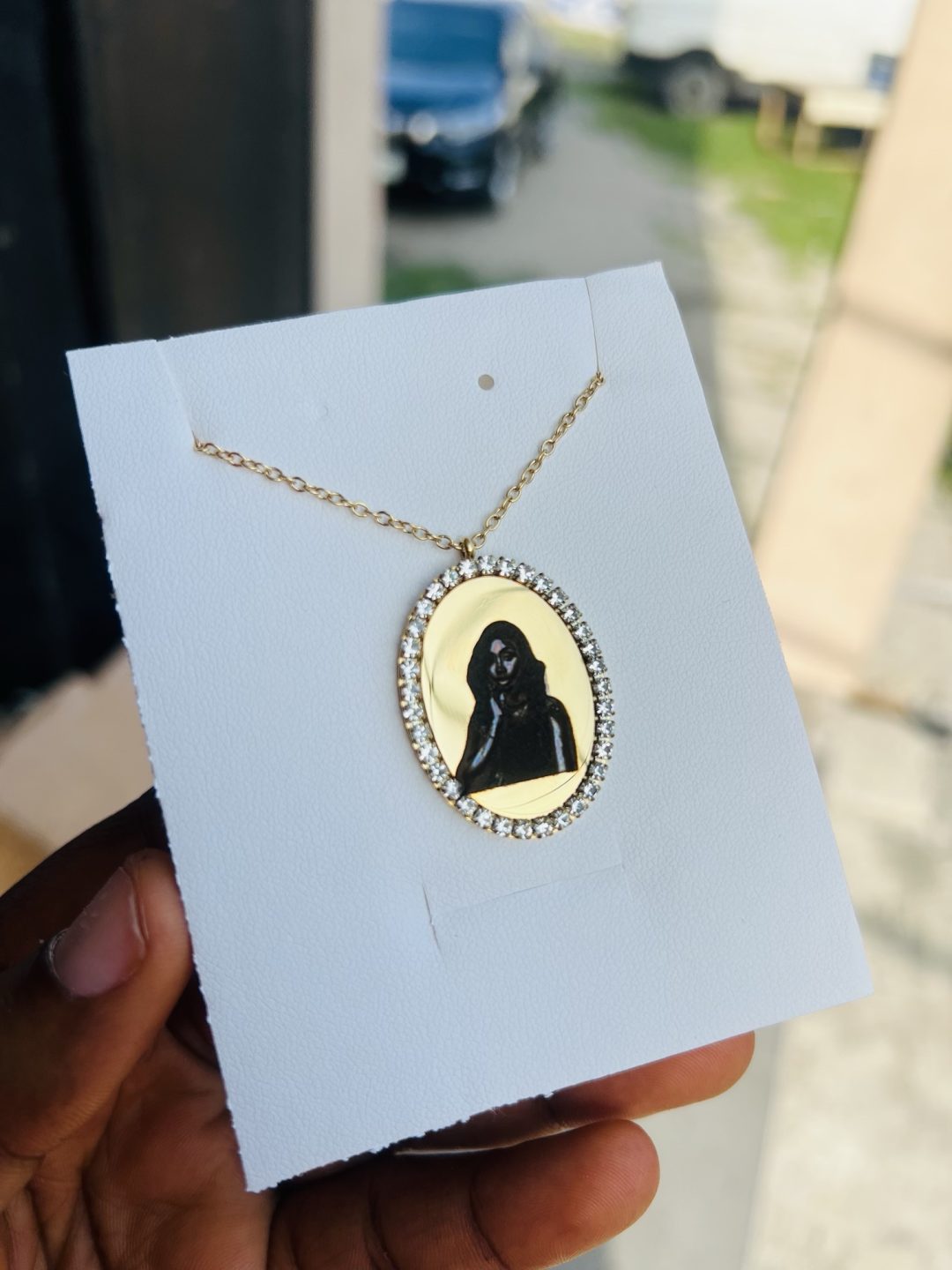 Engraved gold oval stoned picture engraving with barcode - Image 2