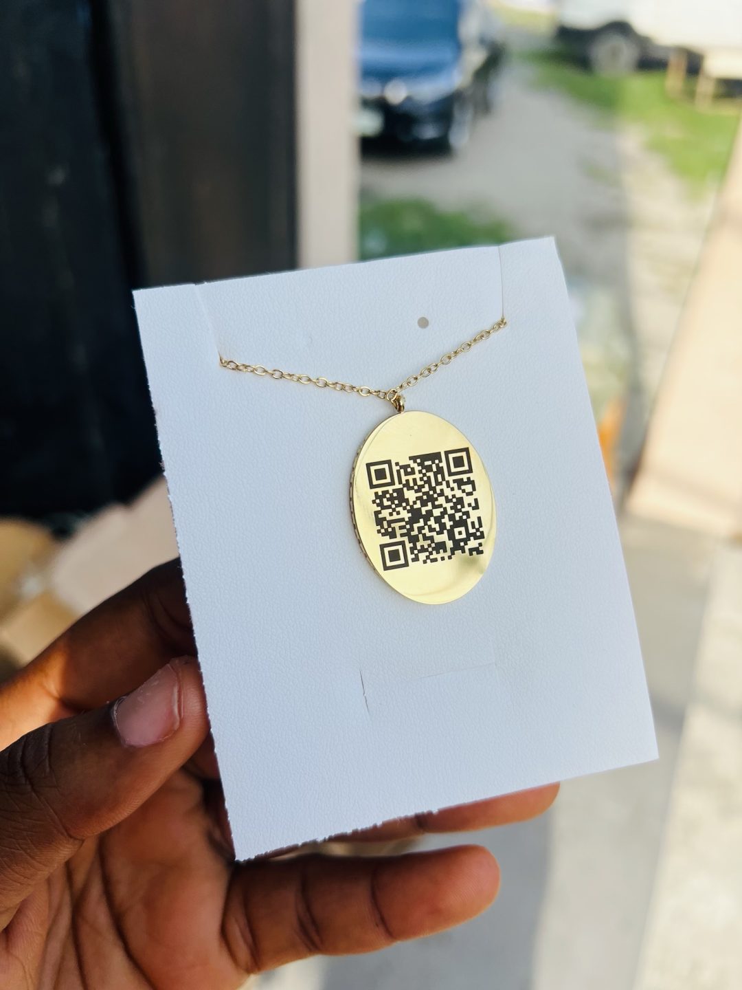 Engraved gold oval stoned picture engraving with barcode - Image 6