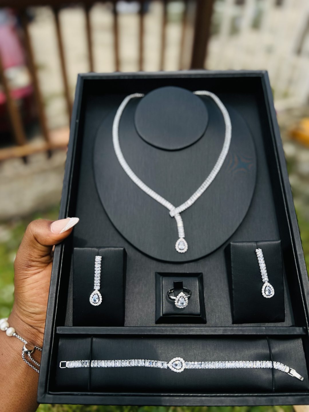 004 Zirconia bridal set