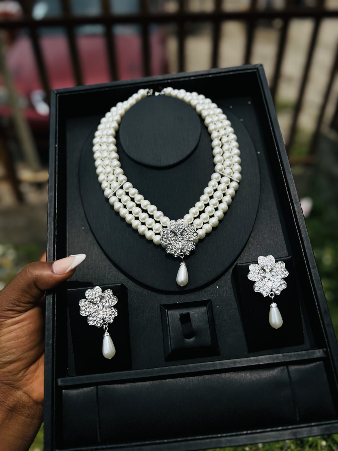 Flowery fashion pearl necklace set