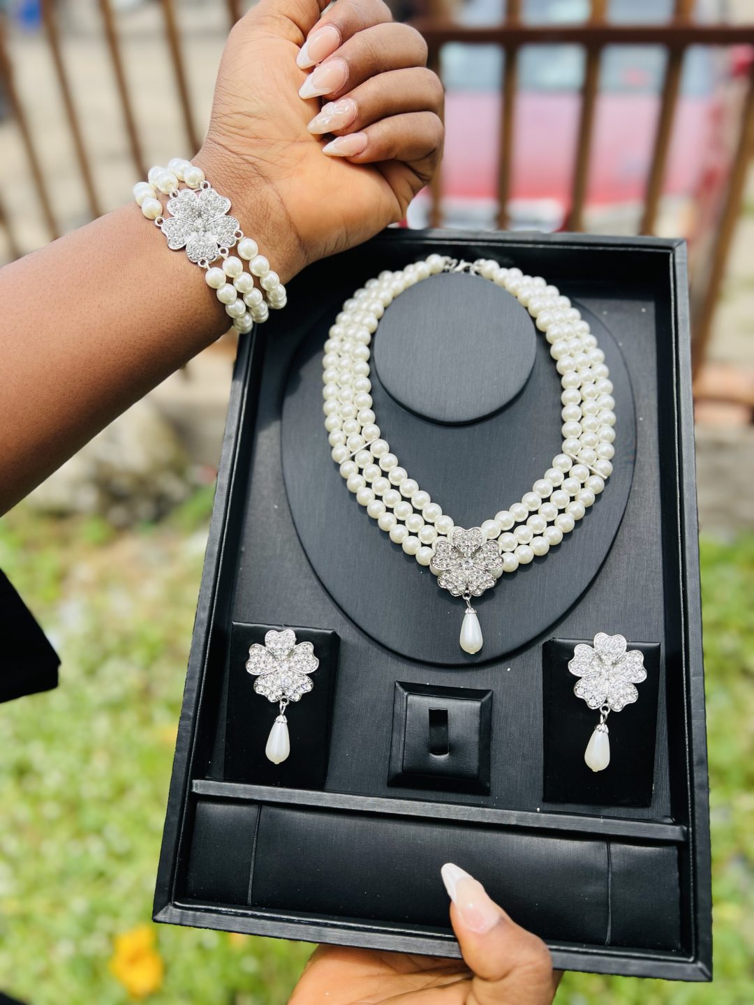 Flowery fashion pearl necklace set - Image 3