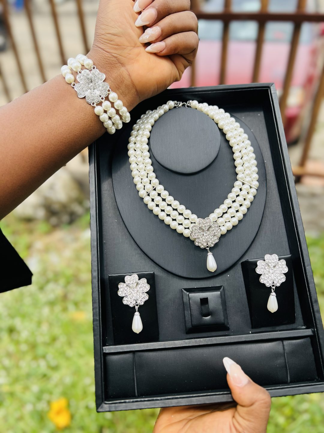 Flowery fashion pearl necklace set - Image 2