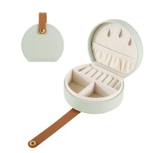 Green jewelry organizer