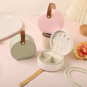 Green jewelry organizer