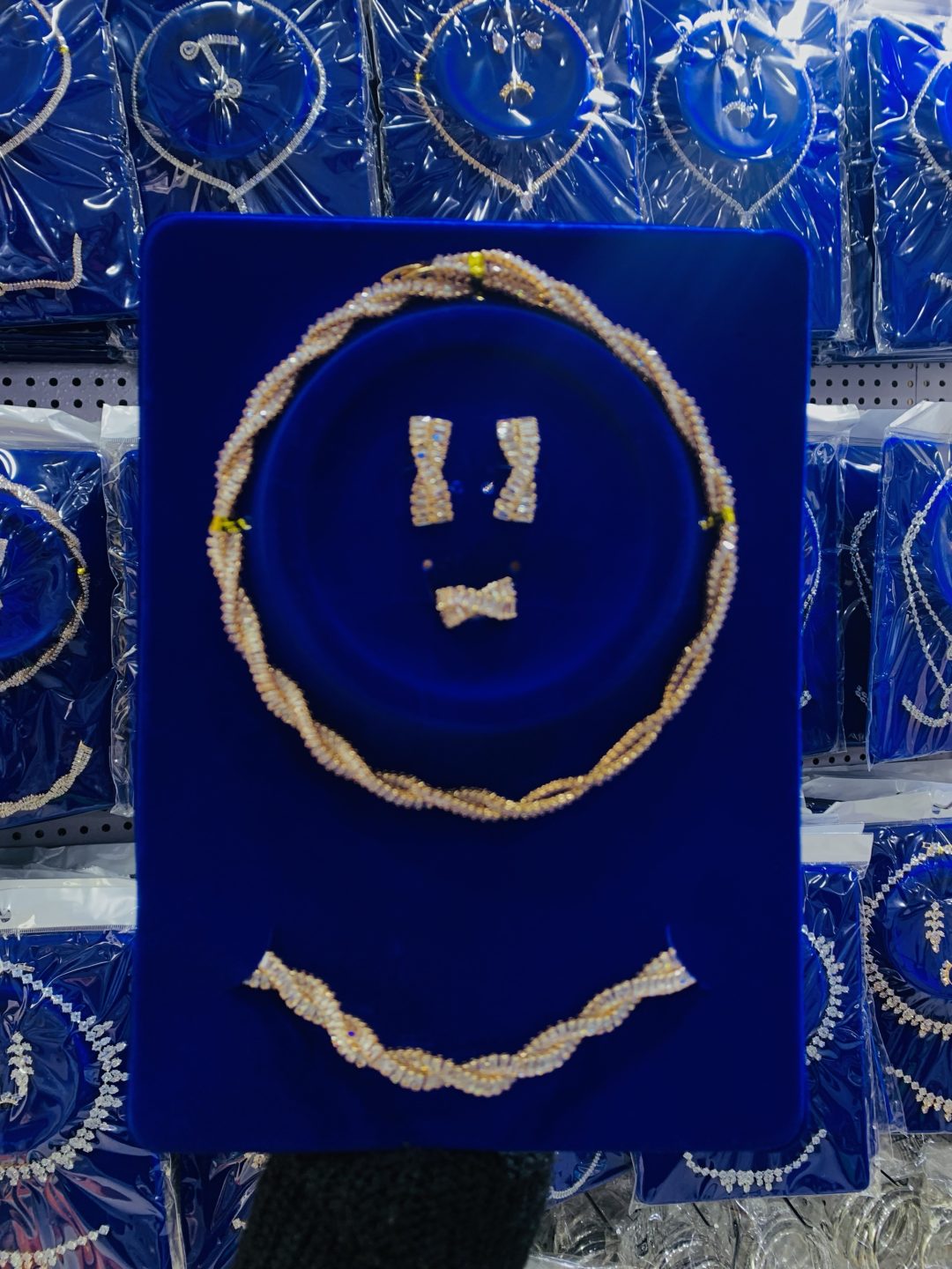 Sophistica luxury zirconia gold set - Image 4
