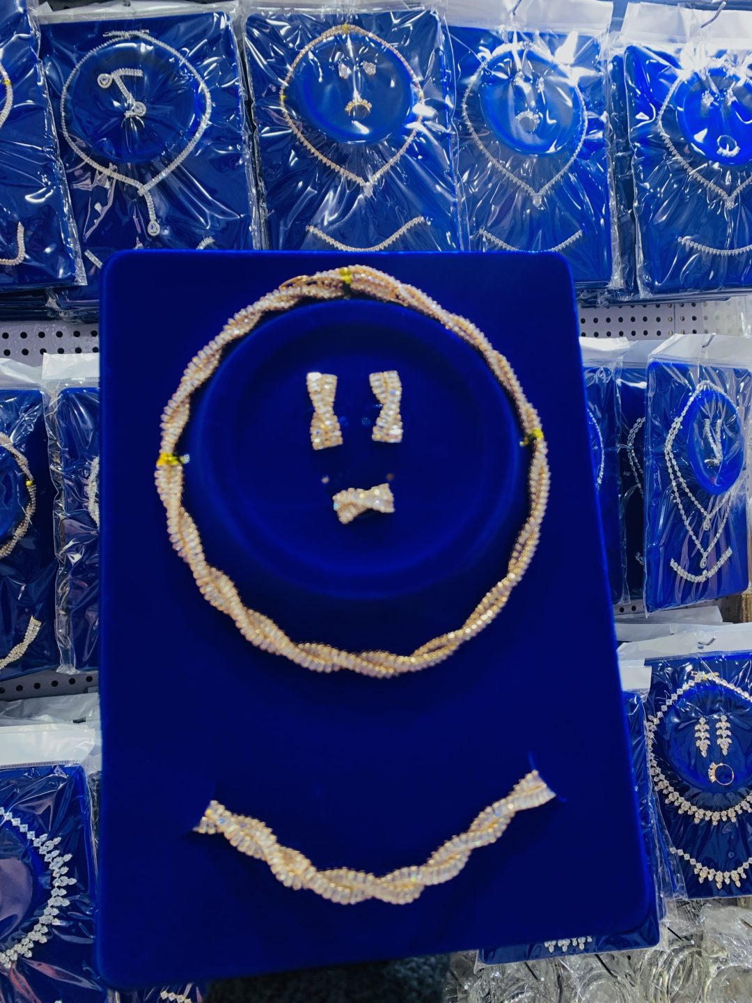 Sophistica luxury zirconia gold set - Image 3