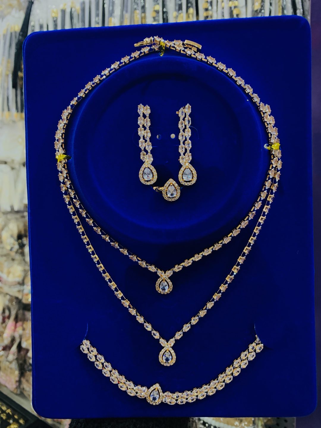 Emerald Elegance zirconia gold set - Image 3