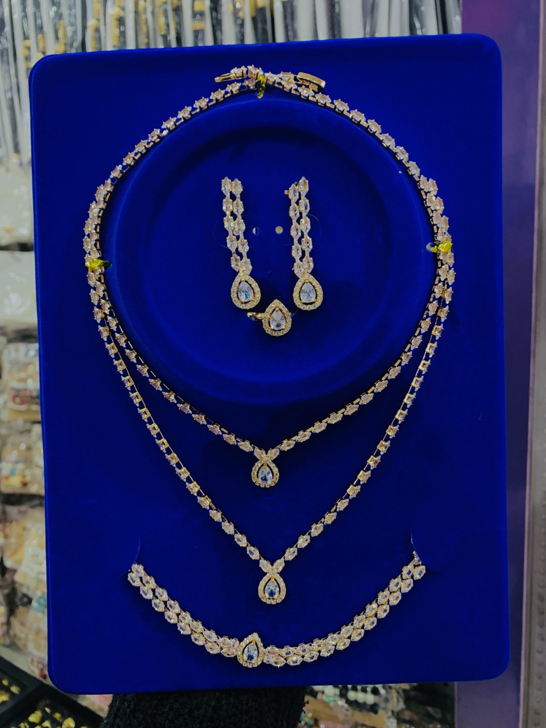 Emerald Elegance zirconia gold set - Image 4