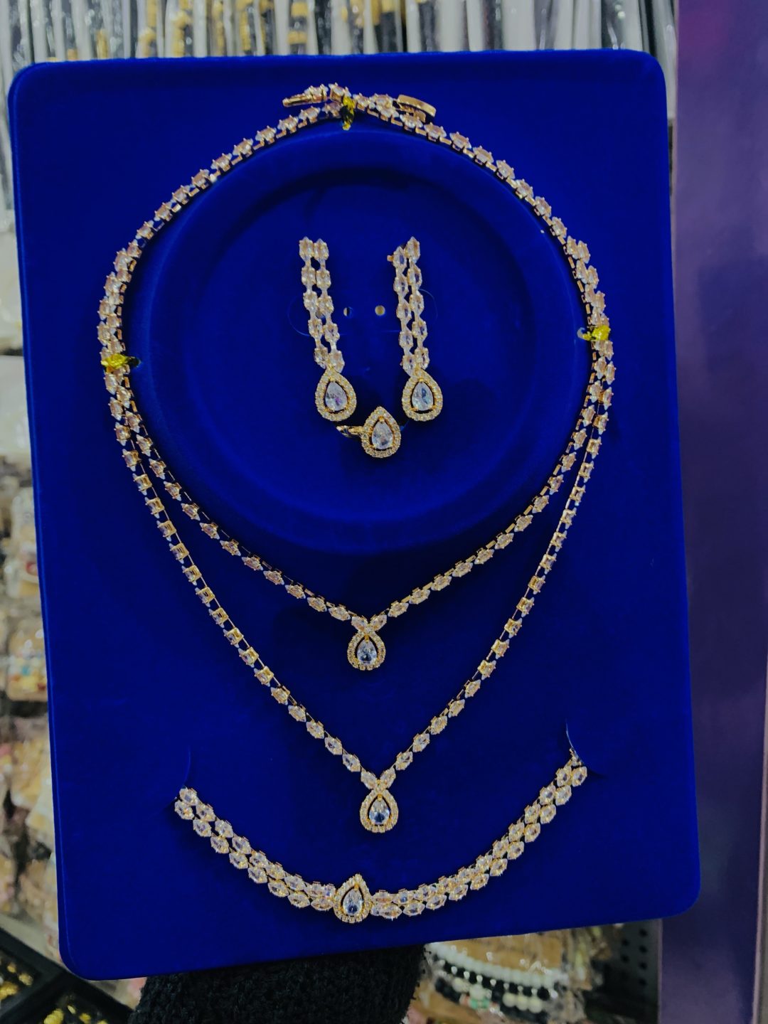 Emerald Elegance zirconia gold set