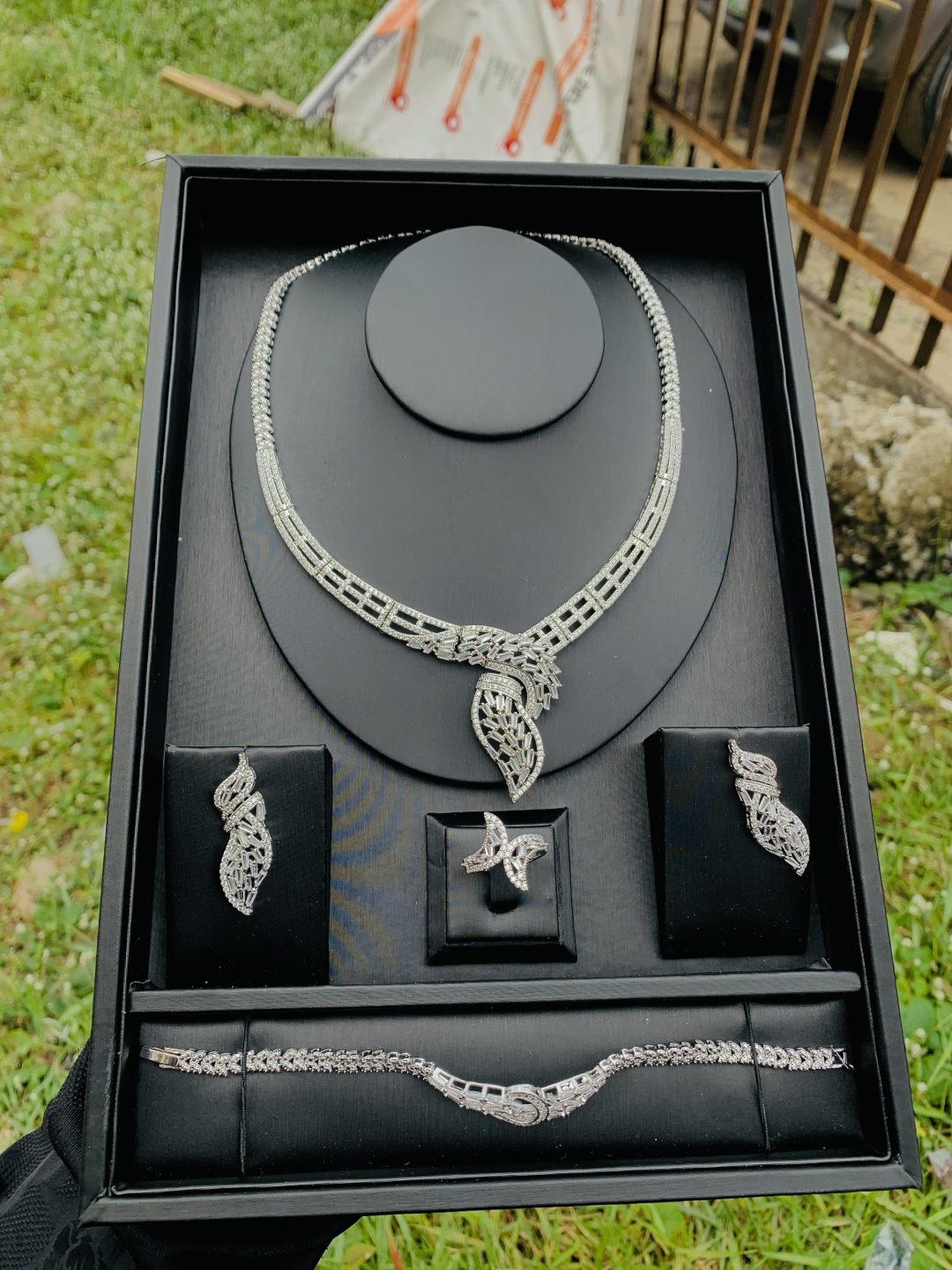 Treasures of love zirconia silver set - Image 3
