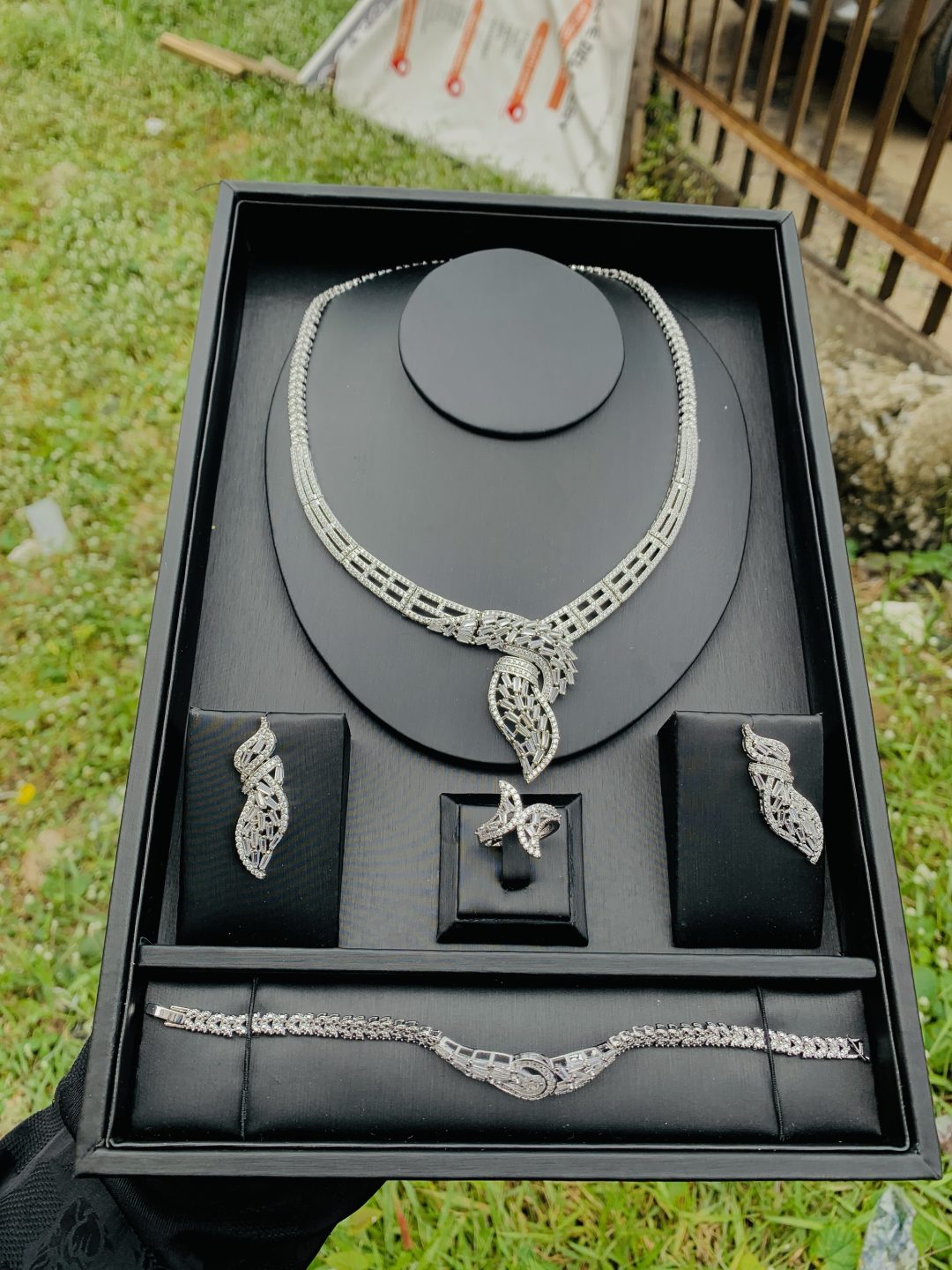 Treasures of love zirconia silver set - Image 4