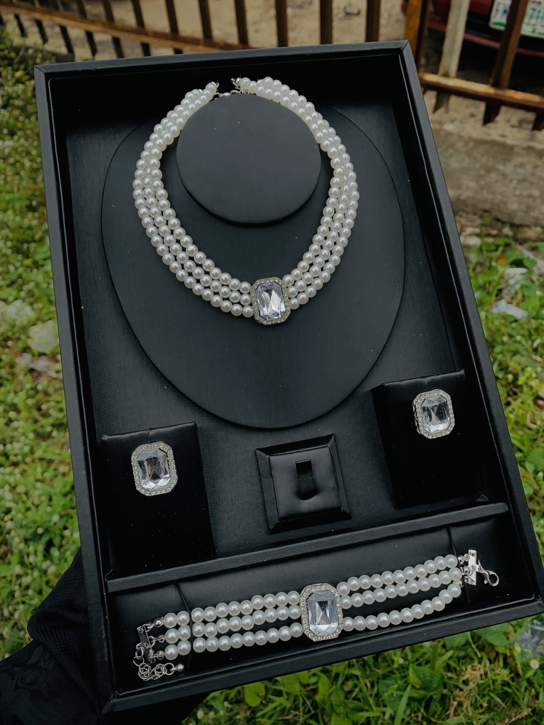 Aurora white stoned pearls 003