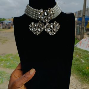 Pearlescent white stoned set