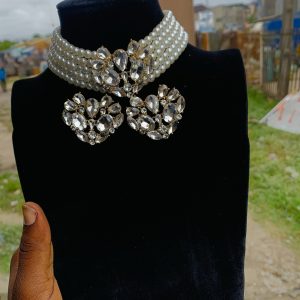 Pearlescent white stoned set