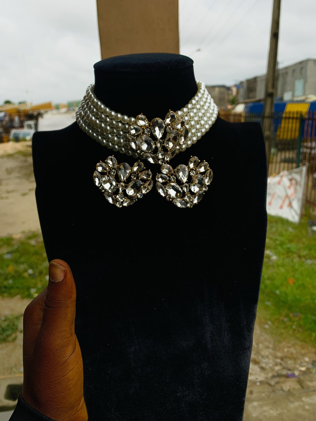 Pearlescent white stoned set - Image 3