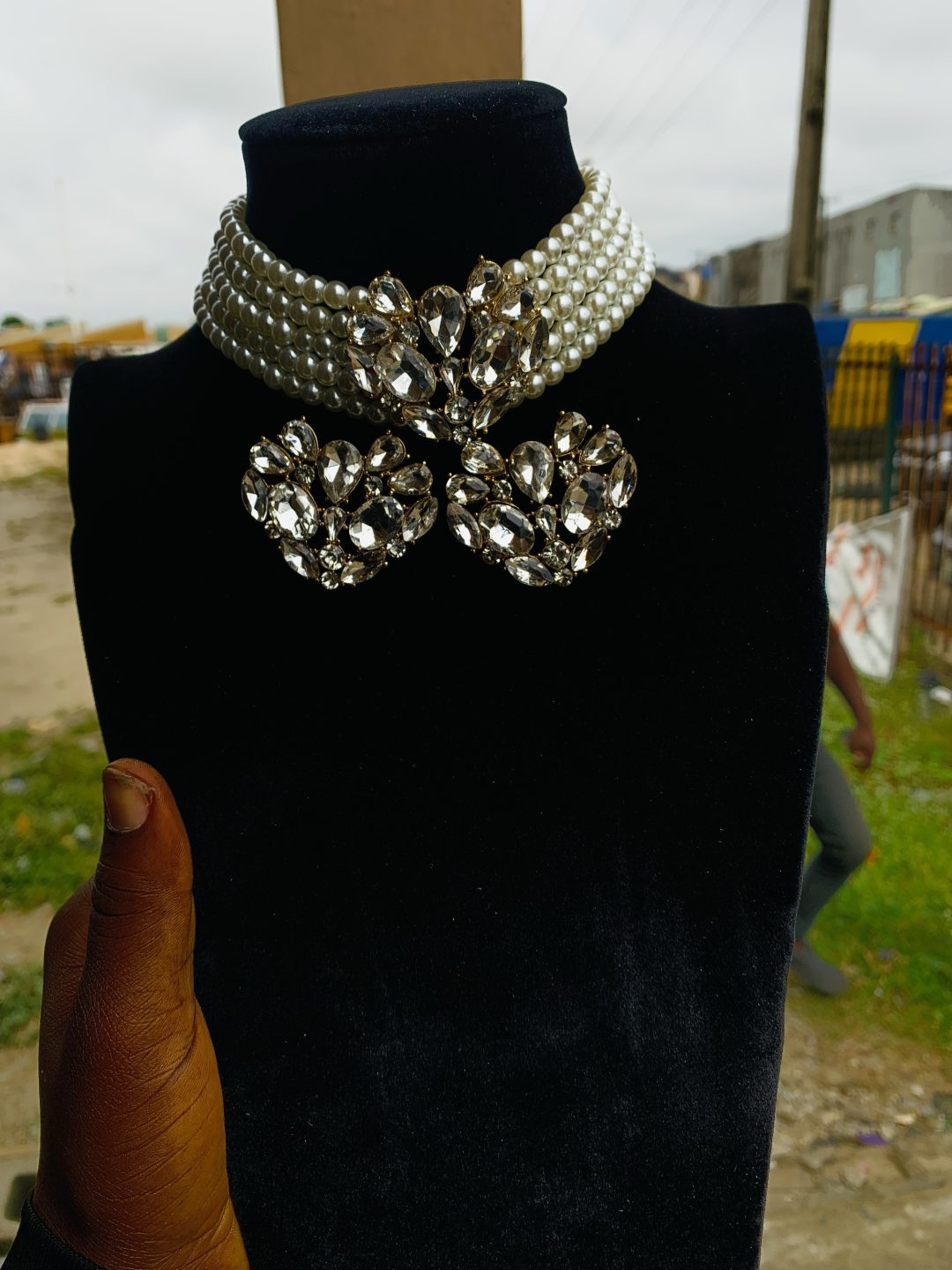 Pearlescent white stoned set - Image 4