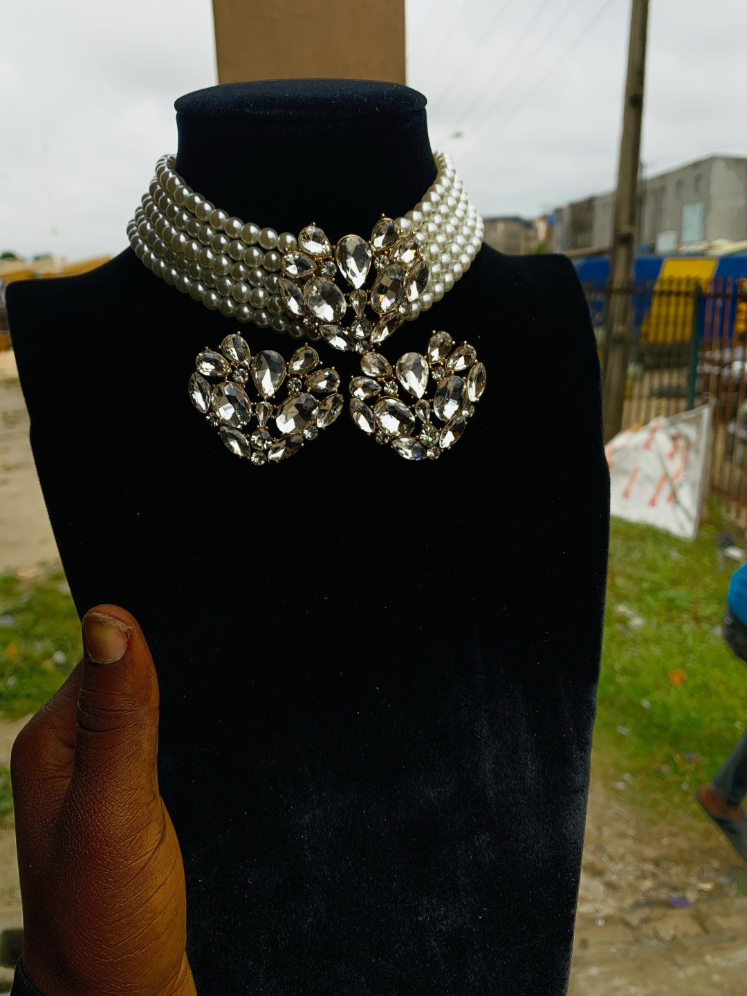 Pearlescent white stoned set - Image 5