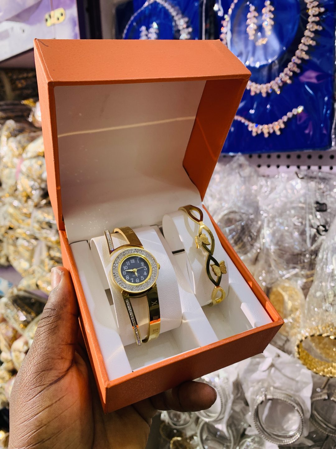 Bracelet wristwatch combo comes with paper box - Image 4