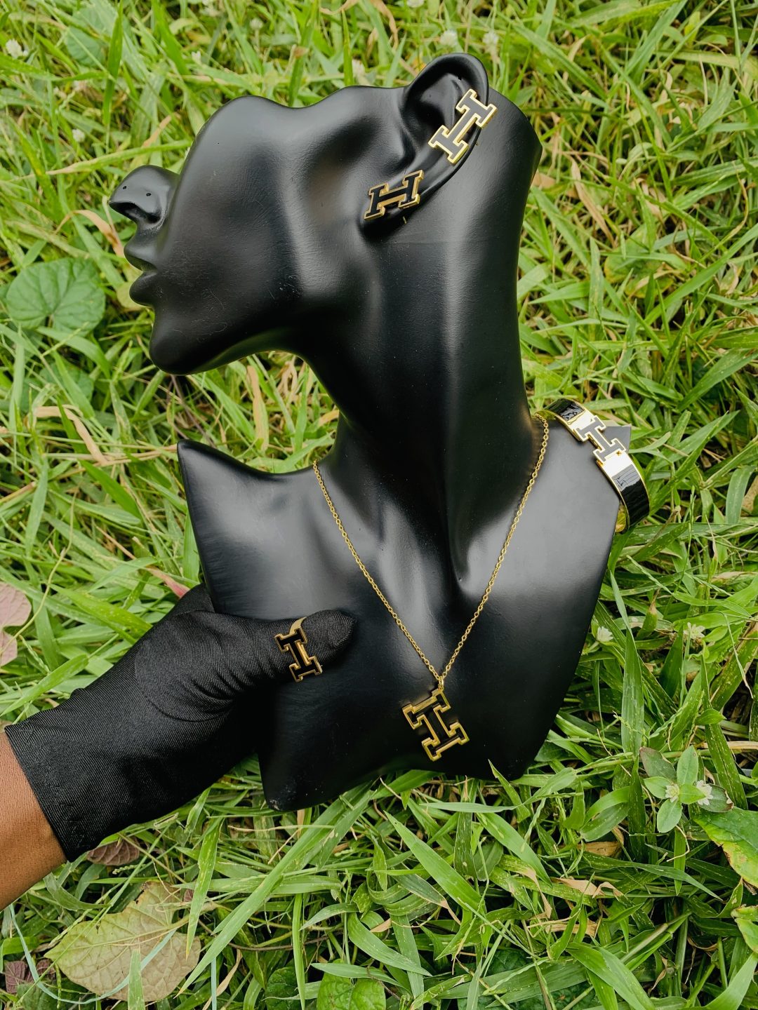 Gold/black Herms steel set