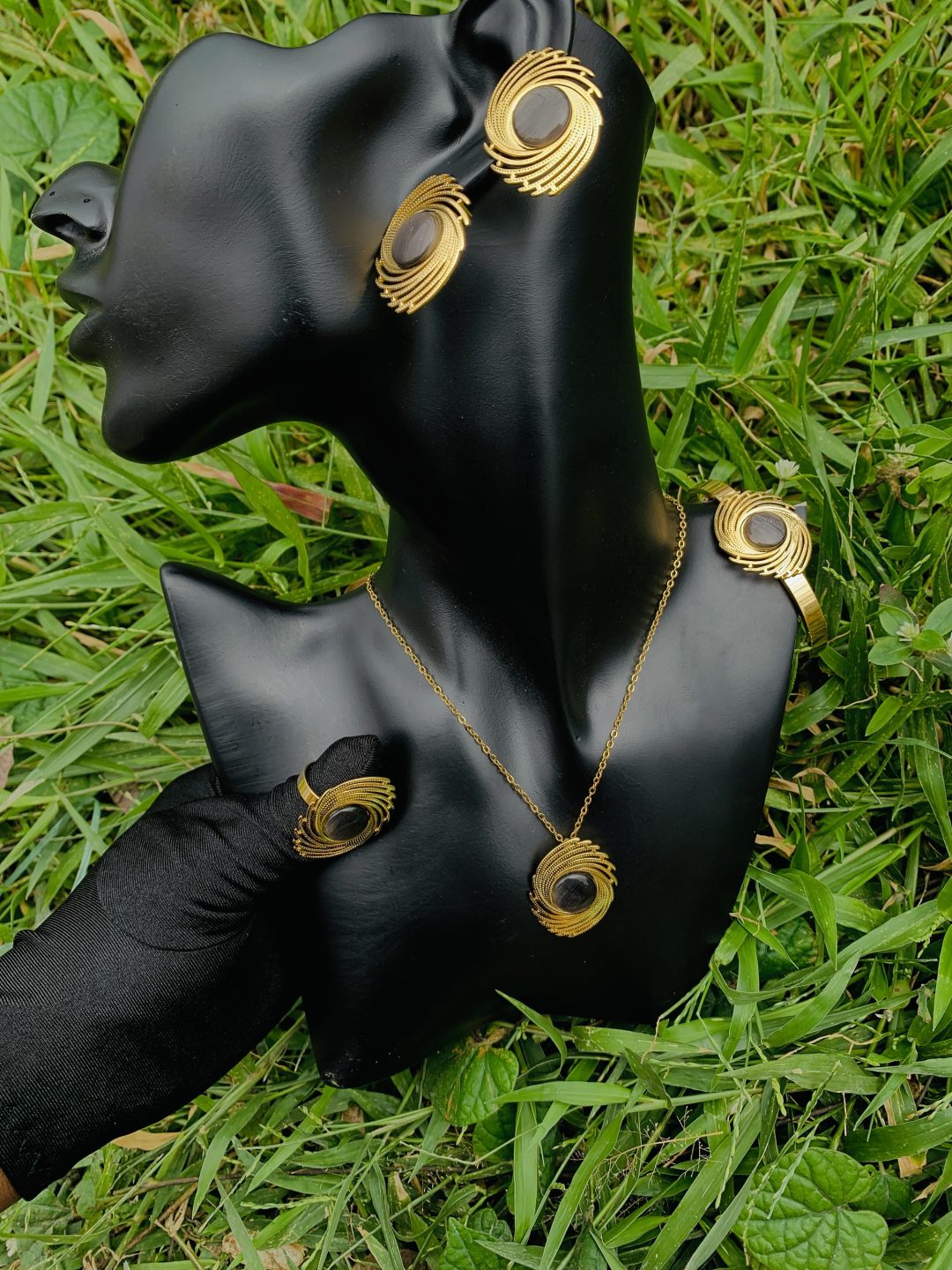 Gold/Black Dot steel set - Image 2