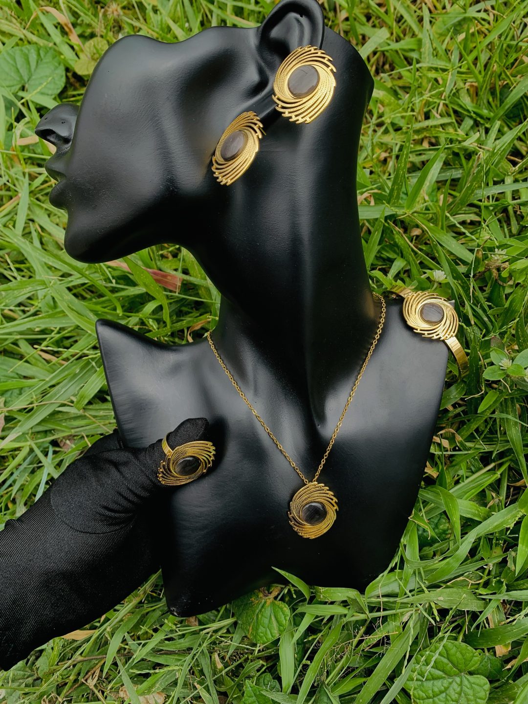 Gold/Black Dot steel set