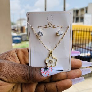 Fashion necklace and earrings 004