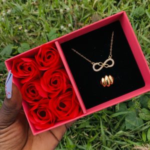 Dainty necklace and ring comes with paper box 006