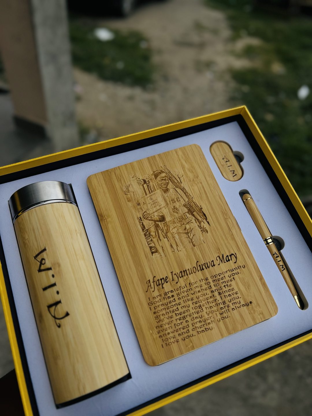 Picture engraved fully boxed wooden set