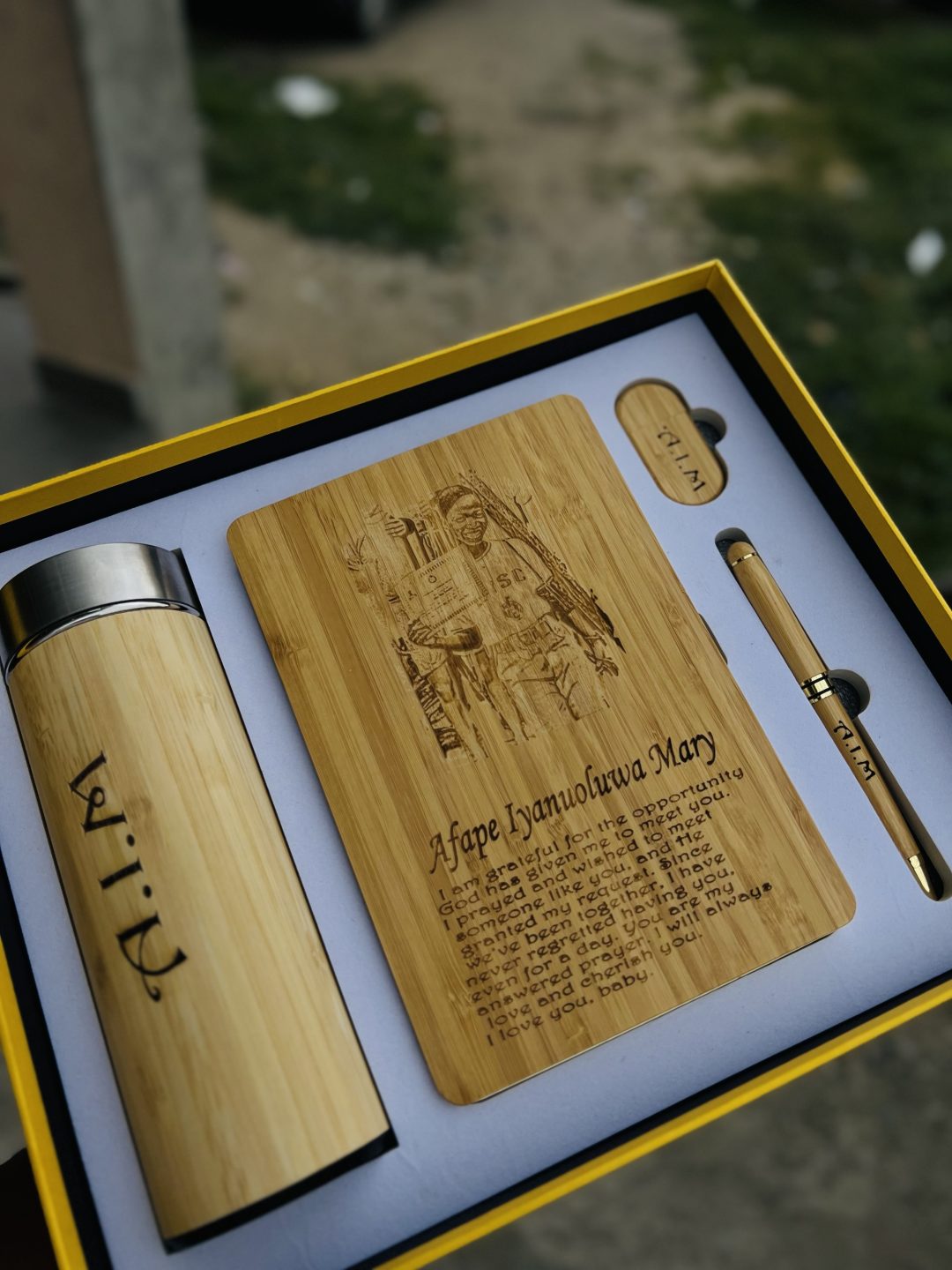 Picture engraved fully boxed wooden set - Image 2