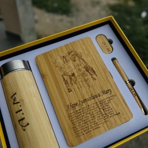 Picture engraved fully boxed wooden set