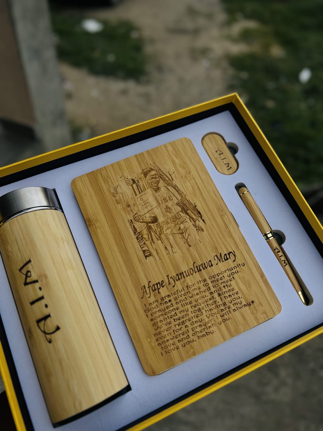 Picture engraved fully boxed wooden set - Image 3