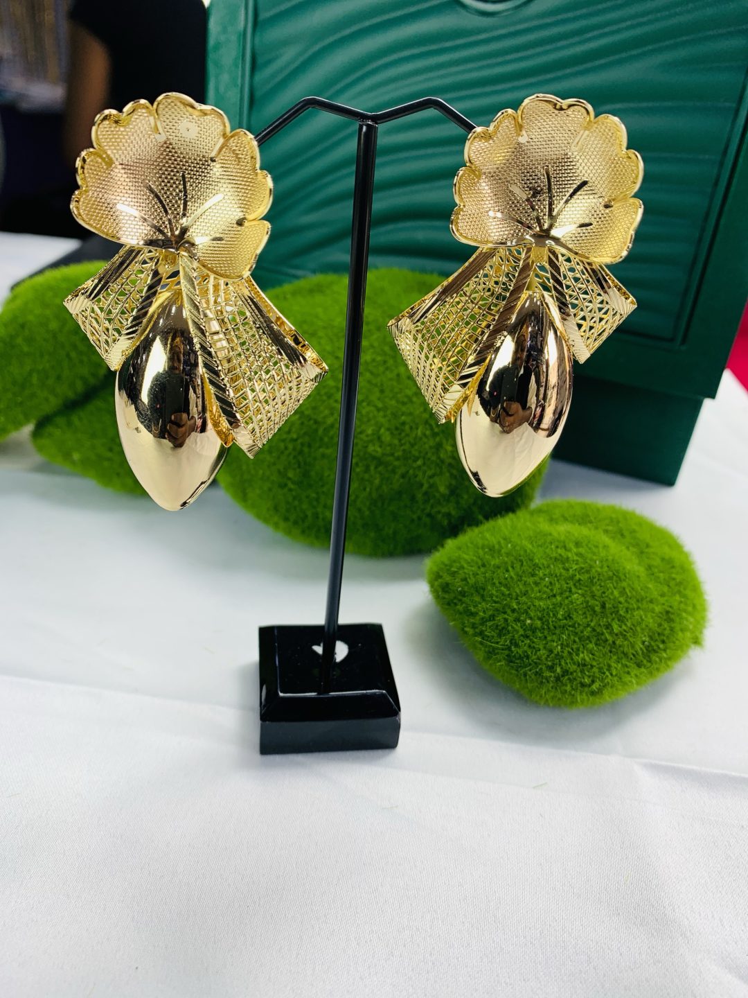 MD Bongos gold earring - Image 3