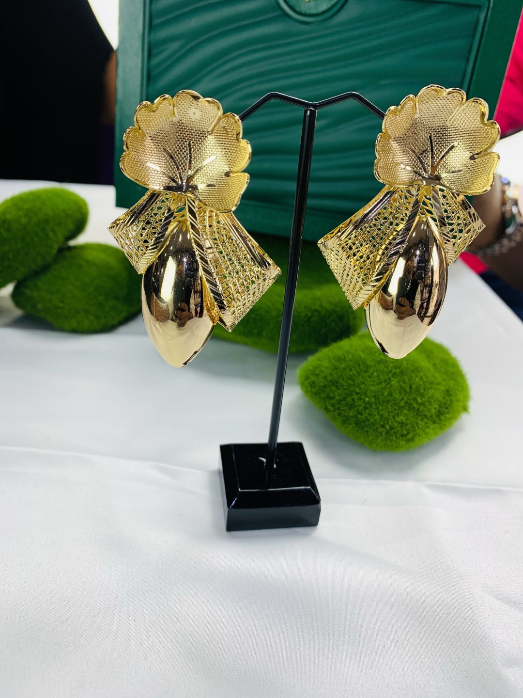 MD Bongos gold earring - Image 2