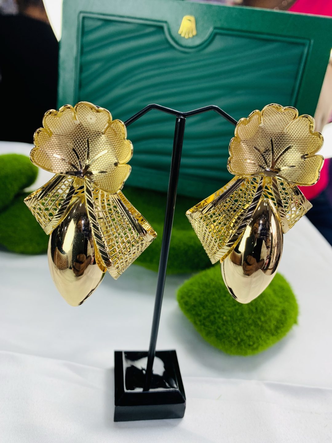 MD Bongos gold earring