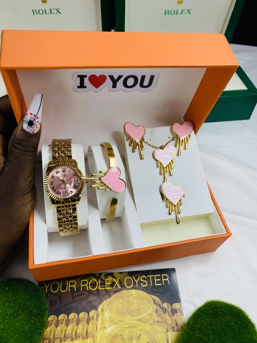 Rolex gold pink face comes with big paper box