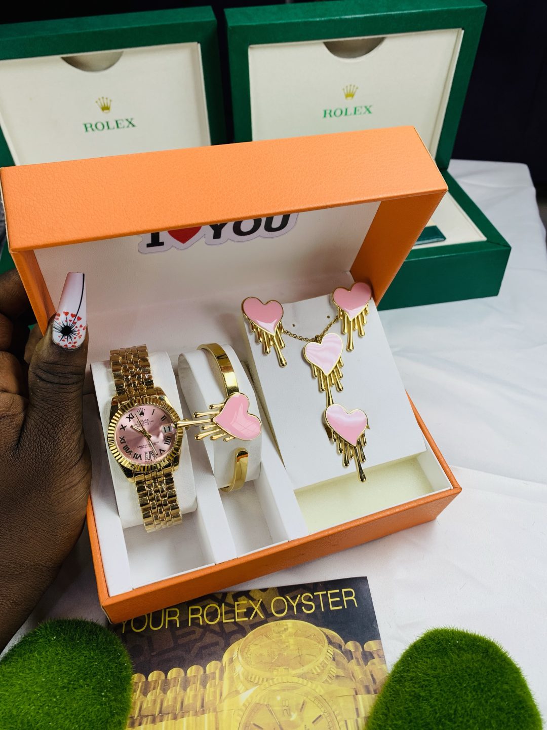Rolex gold pink face comes with big paper box - Image 3
