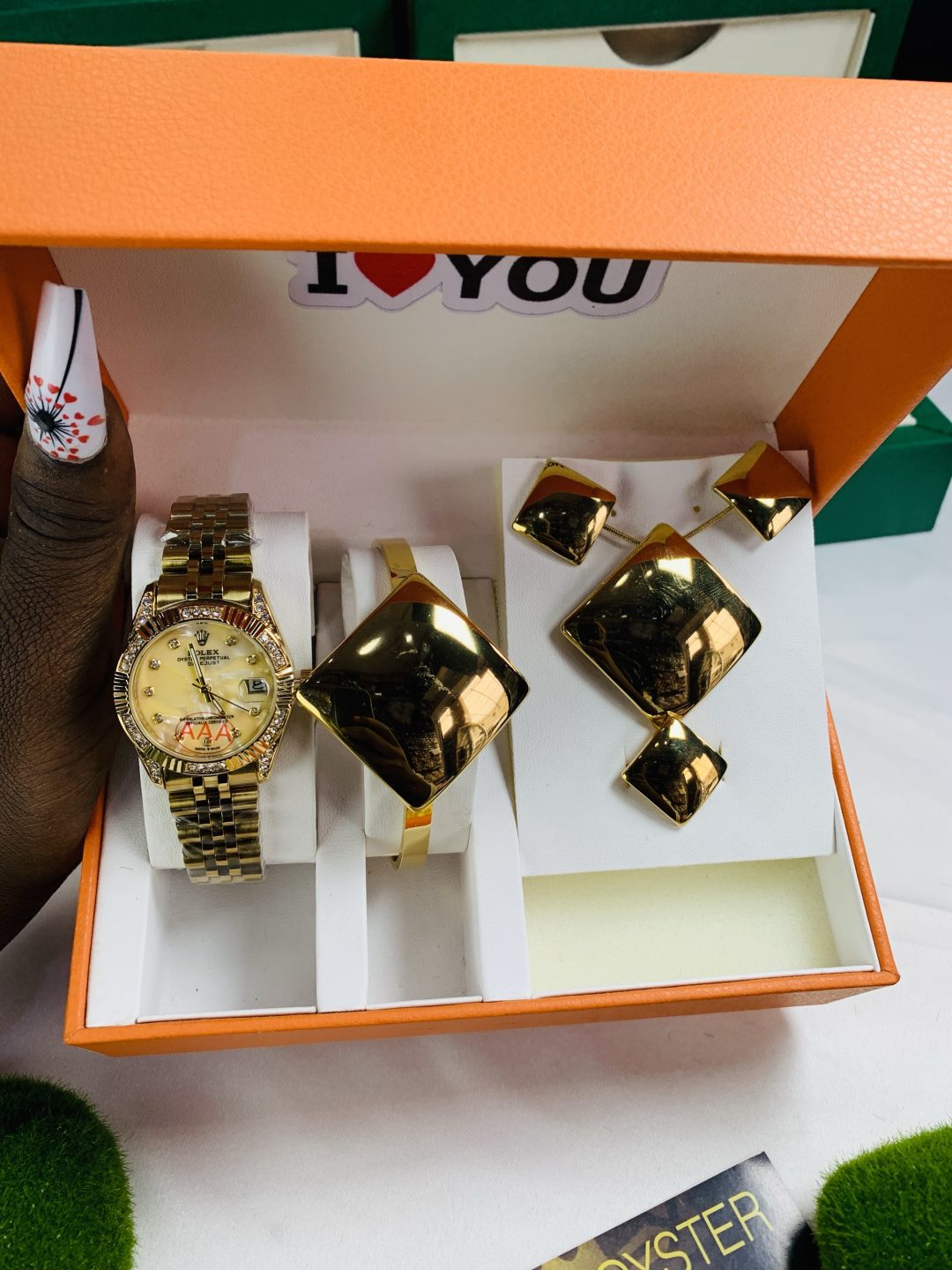 Rolex gold/Gold face comes with paper box - Image 4