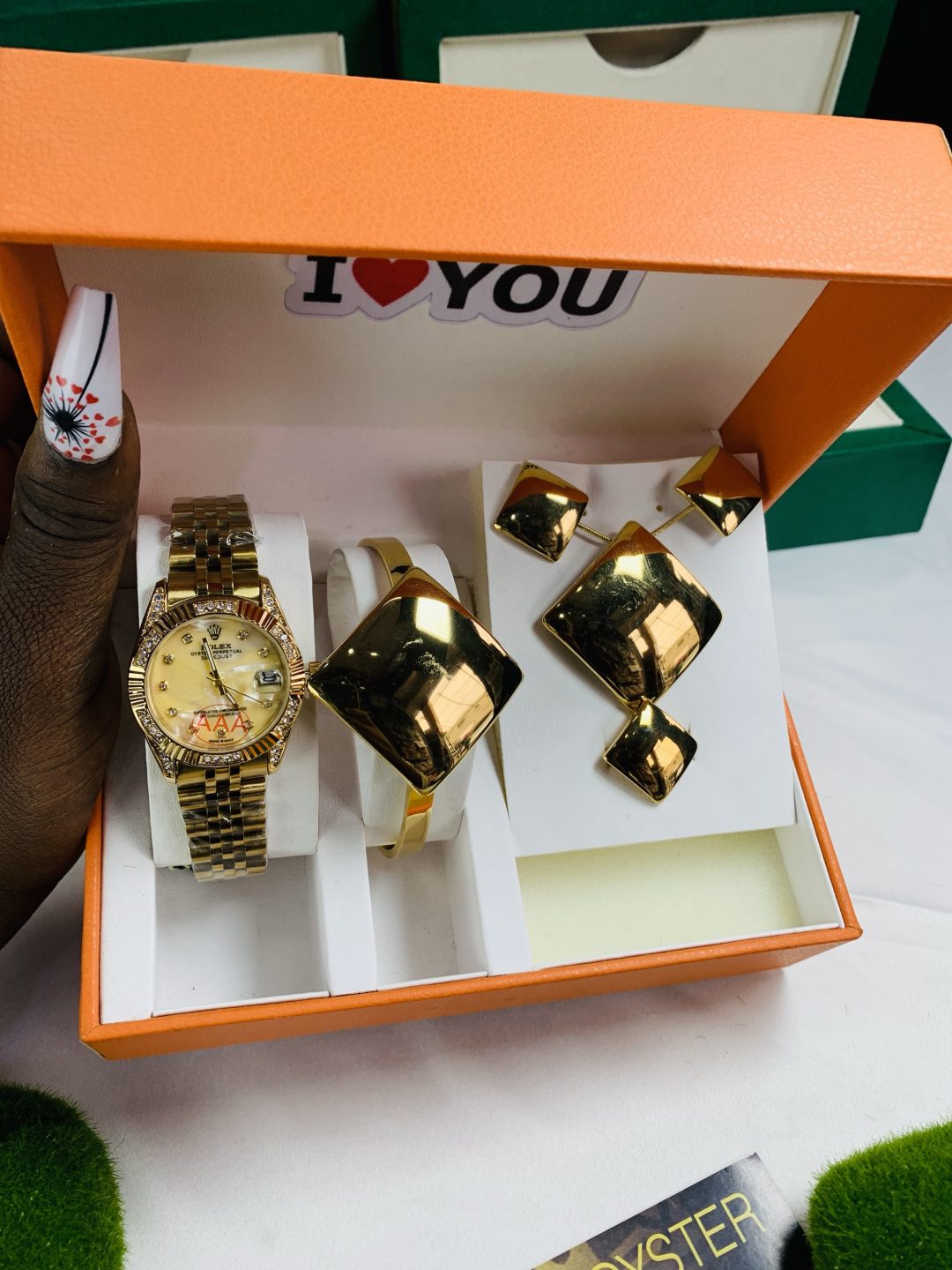 Rolex gold/Gold face comes with paper box - Image 3