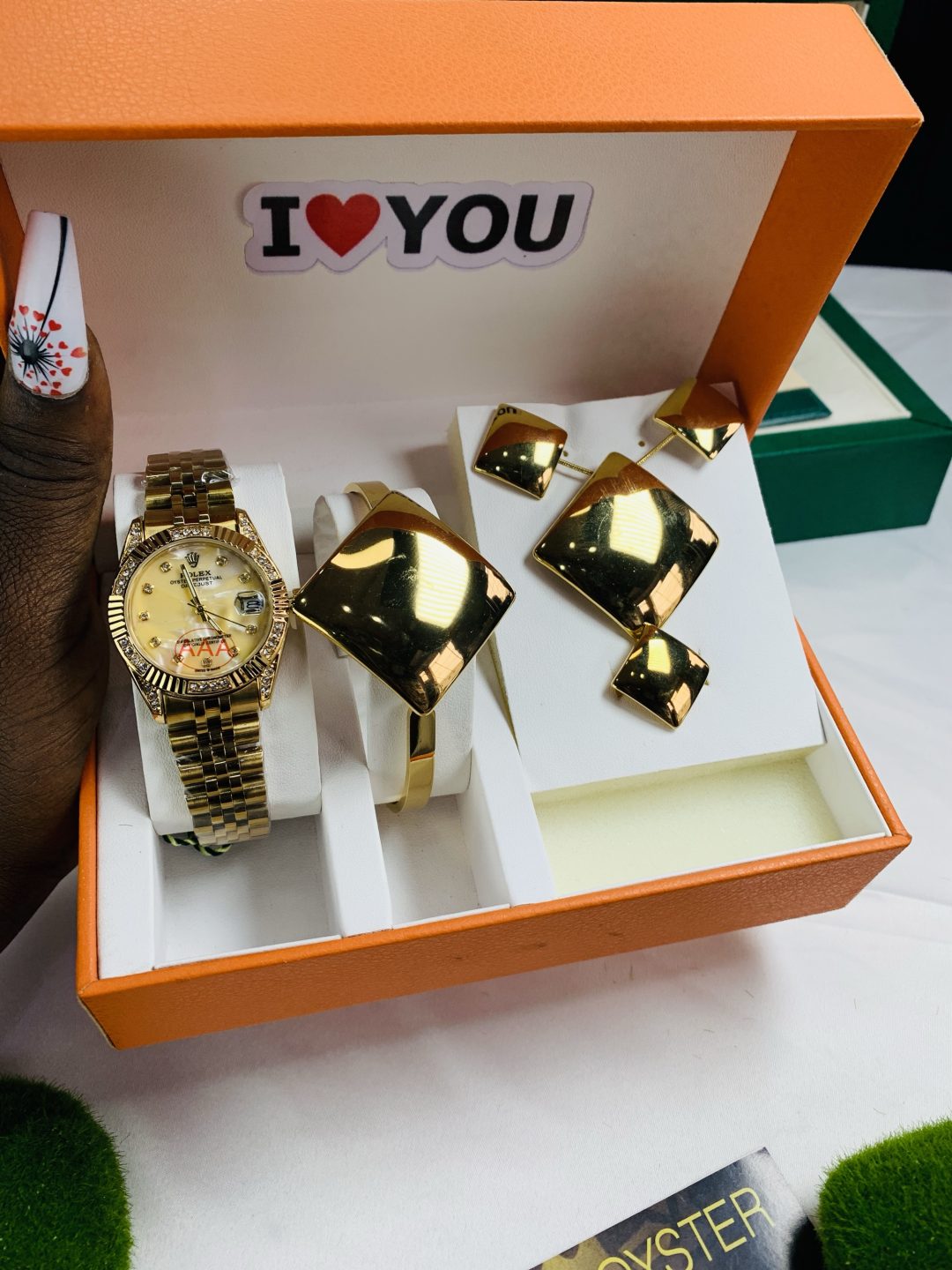 Rolex gold/Gold face comes with paper box - Image 2