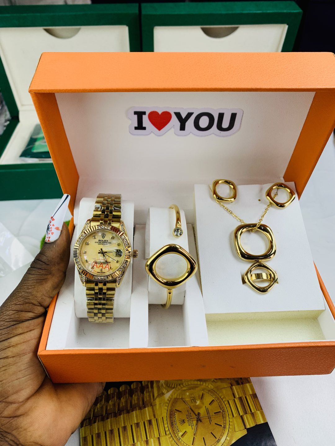 Rolex oyster gold face comes with big paper box - Image 5