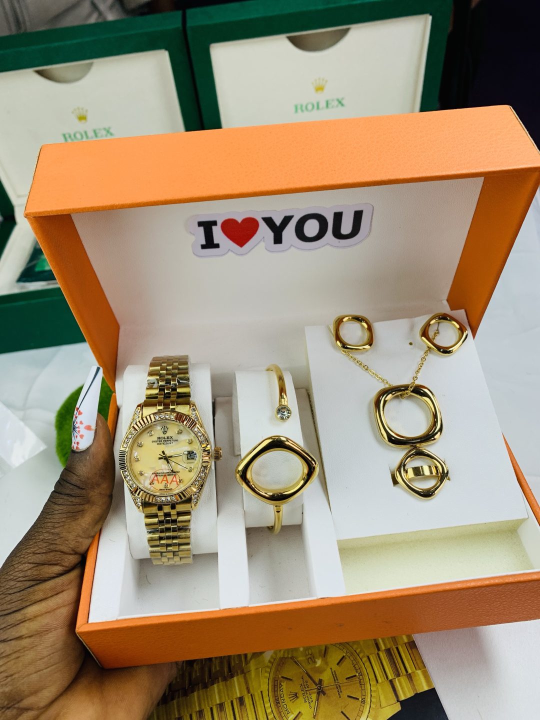 Rolex oyster gold face comes with big paper box - Image 4