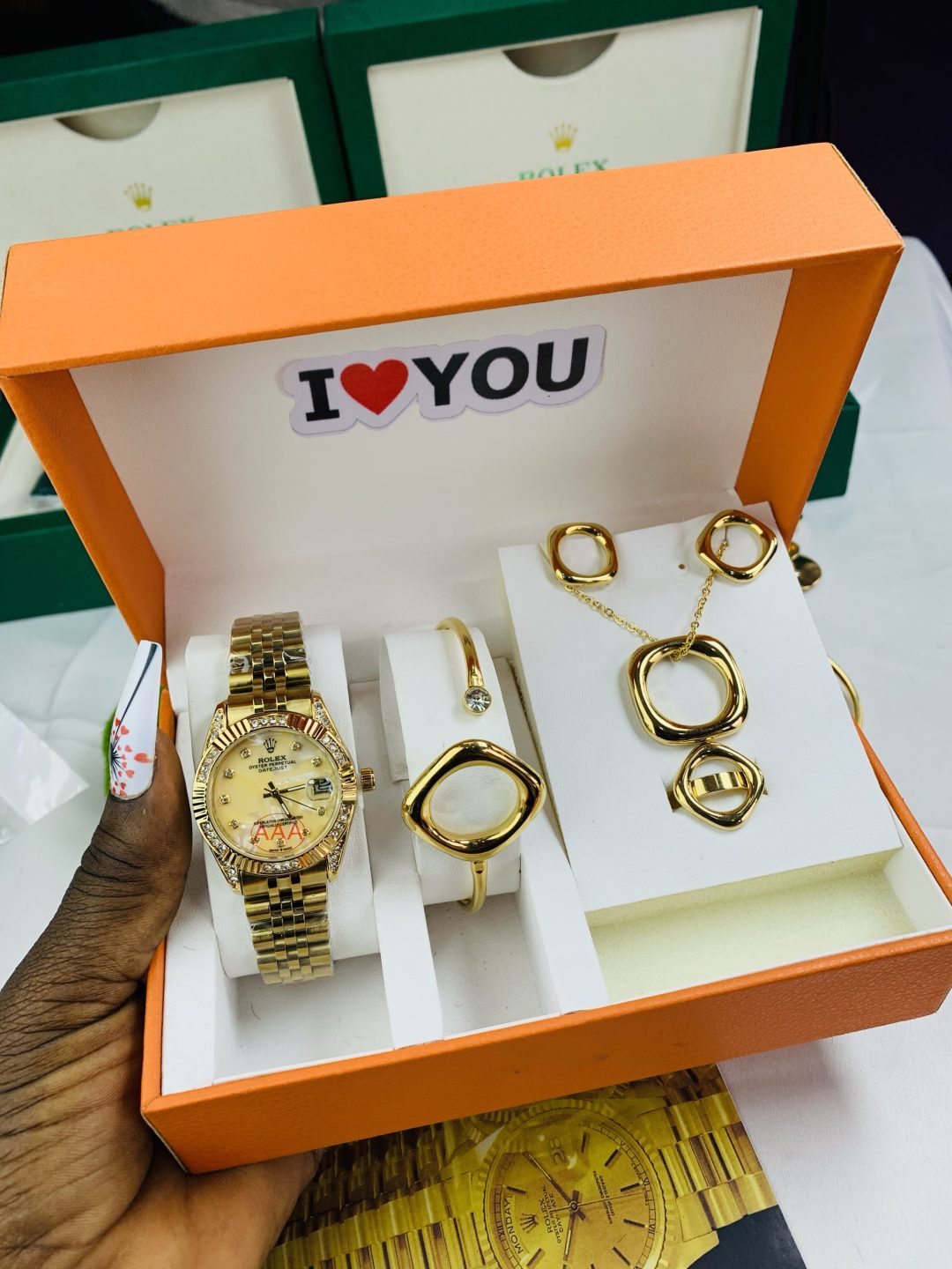 Rolex oyster gold face comes with big paper box - Image 3