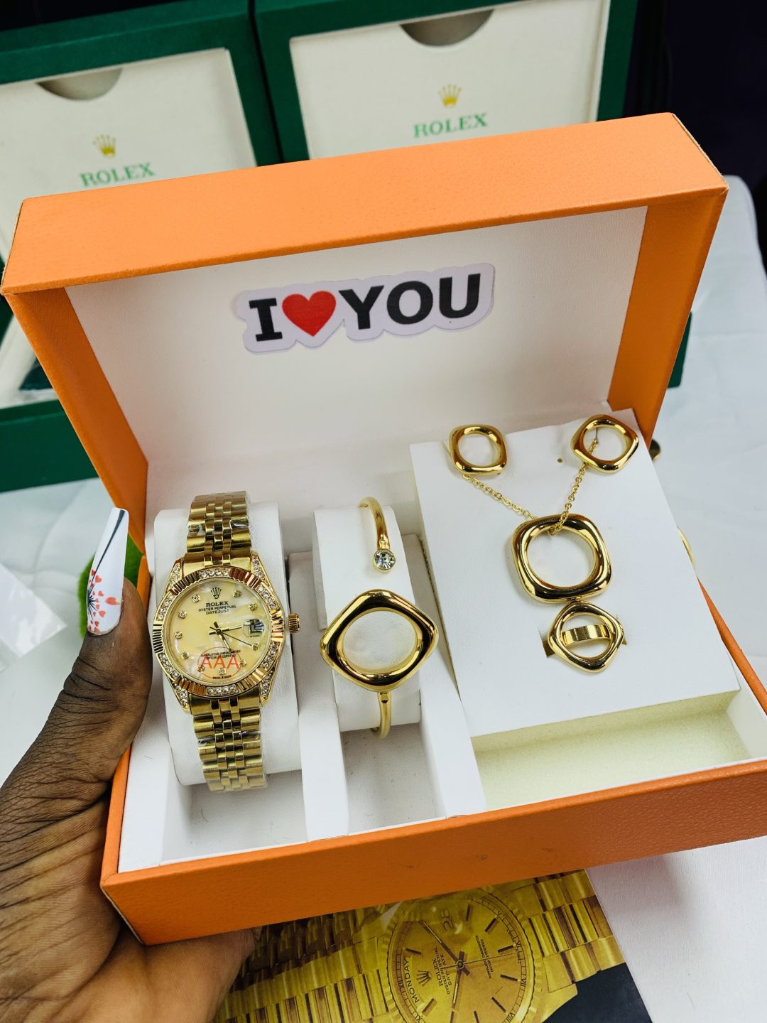 Rolex oyster gold face comes with big paper box - Image 2