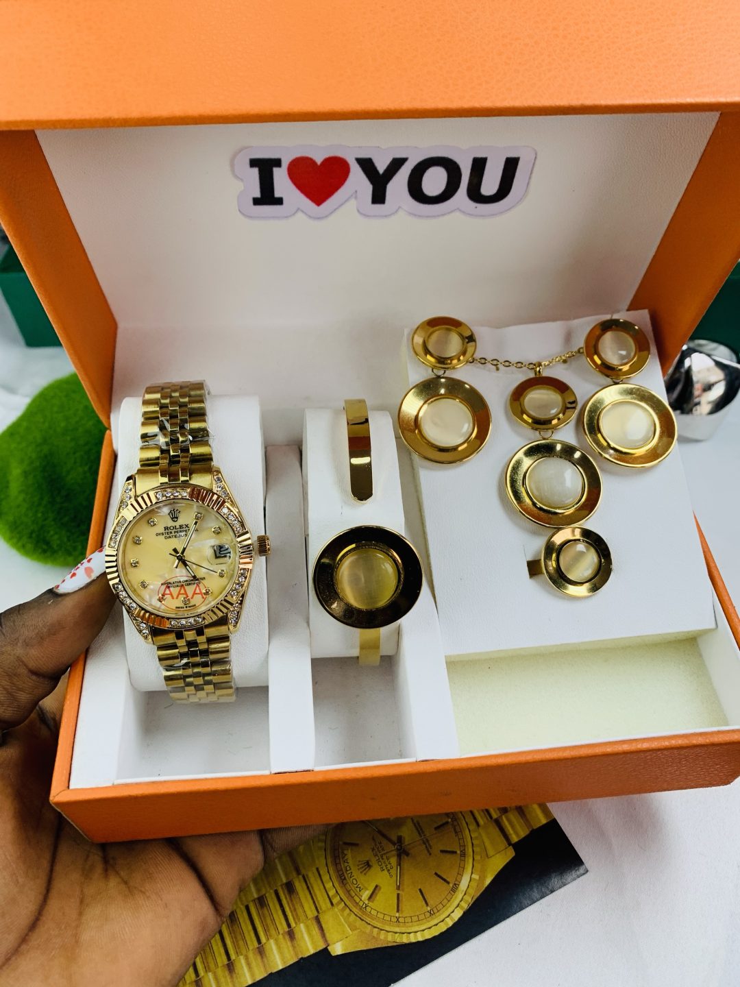 Rolex oyster gold stoned face comes with big paper box - Image 3