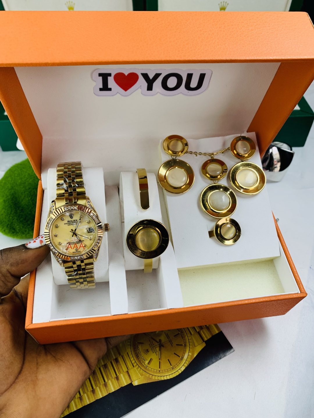 Rolex oyster gold stoned face comes with big paper box